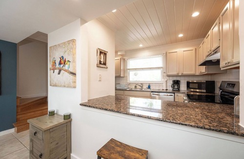 New Town House | SALTWATER SOUL - 2 Bedroom/2.5 Bathroom Waterfront Townhome W/Shared Pool