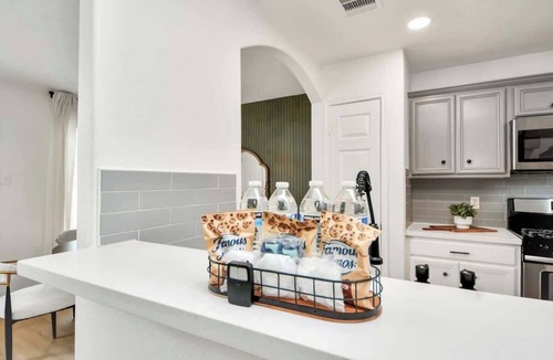 North Houston Gardens House | Sam Houston Race Track/Garage/Pet friendly/BBQGril