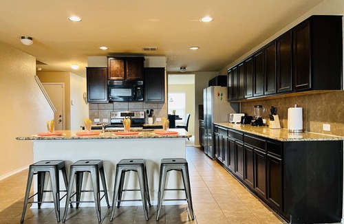 Southside House | San Antonio home near BMT, Riverwalk, Alamo, and Sea World