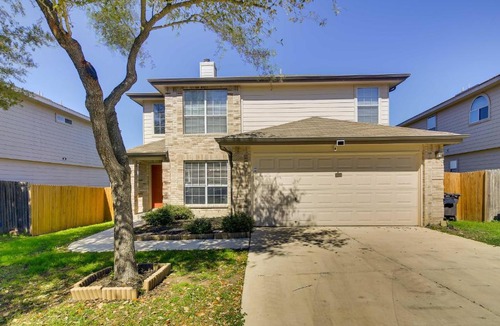 Solana Ridge House | San Antonio Home with Large Yard, Fire Pit and Pergola