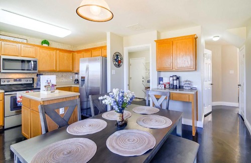 Solana Ridge House | San Antonio Home with Large Yard, Fire Pit and Pergola
