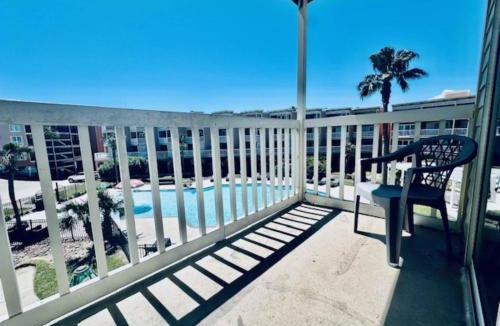 Galveston House | Sandy Seawall Escape Resort