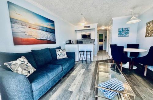 Galveston House | Sandy Seawall Escape Resort
