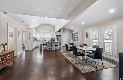 Lincolnville House | Sanford Splash l Pool l Dogs OK l Walk to DNTN