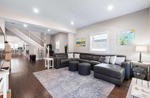 Lincolnville House | Sanford Splash l Pool l Dogs OK l Walk to DNTN