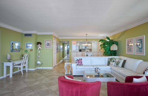 Punta Rassa Apartment | Sanibel Harbour Resort Harbour Tower 617: Beachfront corner unit vacation retreat