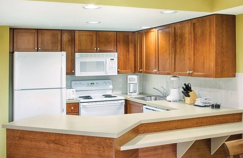 Pompano Isles Resort | Santa Barbara | Group Beach Retreat | Pool + Beach | 2BR