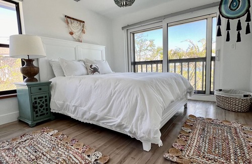 Safety Harbor Club House | SANTA CLARA! Coastal, modern 3BR ESCAPE, harbor view, boat slip, CLUB access