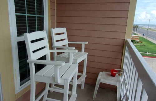 Galveston Condo | Sassy Seahorse - FRONT ROW - Beach Views 8 Guests