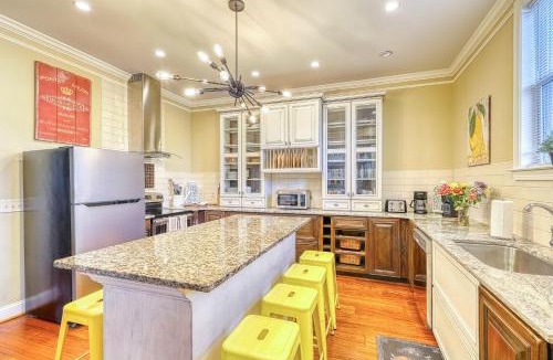 Old West Broad Neighborhood House | Savannah Lez Frederick