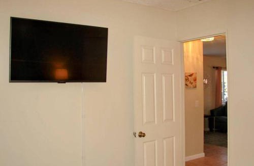 Florida North Atlantic Coast Apartment | Sea Breeze-2 BR Apartment- Centrally Located