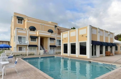 Cape Caneveral Beach Gardens Apartment | Sea Glass Hideaway at Royal Mansions