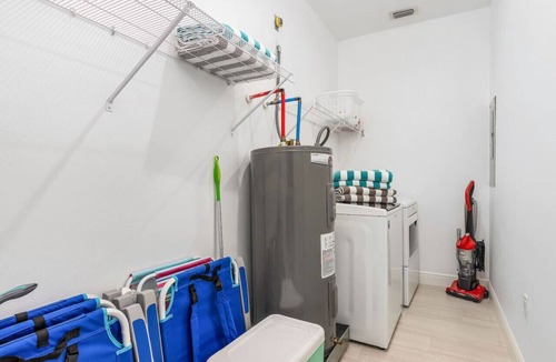 Naples Park House | Sea Glass Retreat. Beach*Wine*Dine*Relax. Repeat