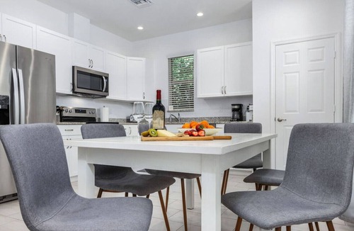 Naples Park House | Sea la Vie Retreat! Beach*Wine*Dine*Relax. Repeat!