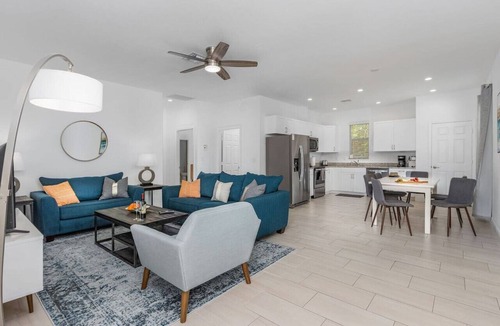 Naples Park House | Sea la Vie Retreat! Beach*Wine*Dine*Relax. Repeat!
