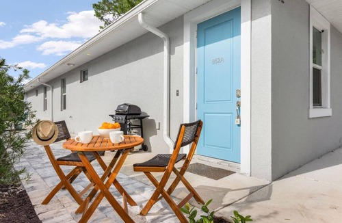 Naples Park House | Sea la Vie Retreat! Beach*Wine*Dine*Relax. Repeat!