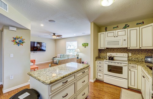 Bradenton Beach Villa | ⚓Sea Site Retreat Unit B! Short walk to the beach!⚓