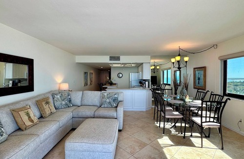Marco Island Condo | Sea Winds 1001: Amazing View! Beach Front Condo