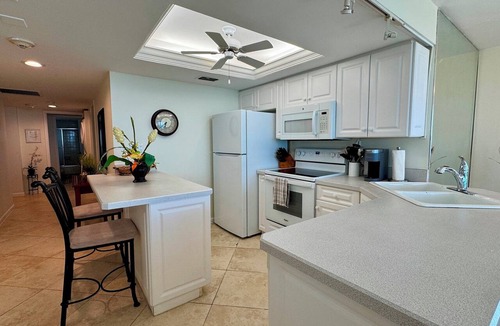 Marco Island Condo | Sea Winds 1001: Amazing View! Beach Front Condo