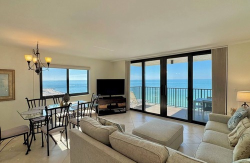 Marco Island Condo | Sea Winds 1001: Amazing View! Beach Front Condo