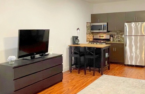 Hollywood Apartment | Seabreeze Studio #6 - 4 Guests - Steps to Beach