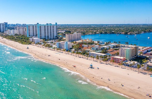 Hollywood Apartment | Seabreeze Studio #6 - 4 Guests - Steps to Beach