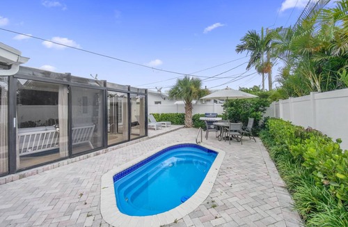 Fort Lauderdale House | Seahorse Villa 2, 2br/2ba home with dipping pool