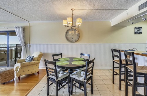 Indian Rocks Beach Condo | Seahorse 401 NEW Listing|Stunning|3 Balconies|Modern|Updates w|granite.