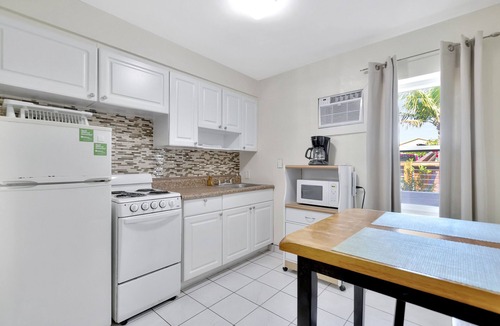Pompano Beach Hotel | Seahorse Guesthouse