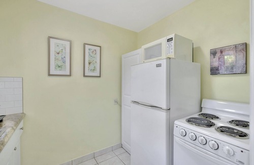 Pompano Beach Hotel | Seahorse Guesthouse