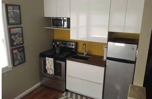 Galveston Apartment | Sealy Suites D Historic East End - Walk to Beach, UTMB & Strand