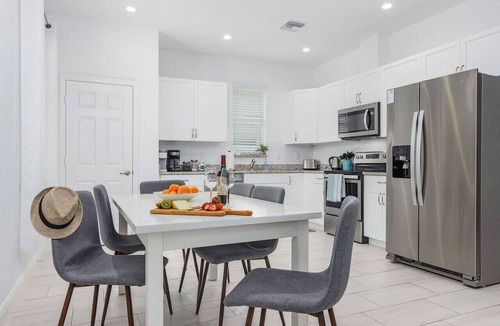 Naples Park Apartment | Seas the Day Beach Wine Dine Relax