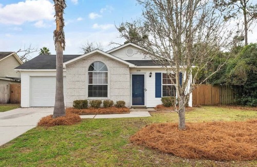 Brunswick House | Seashore Cottage Pet-Friendly/Near FLETC & Shops