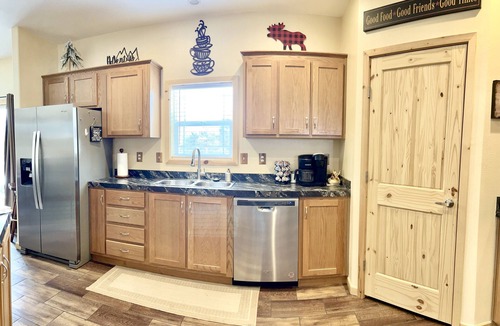 Florissant House | Secluded 4-bedroom Mountain Cabin, Hot Tub, Big Kitchen, Air Conditioning,