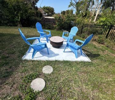 San Carlos Park House | Secluded Backyard Home with Hot Tub & Pool - 3BR & 2B