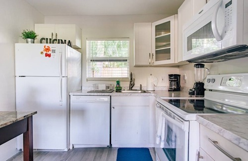Pompano Beach House | Secluded Beach Adventure Cabana - Newly Renovated!