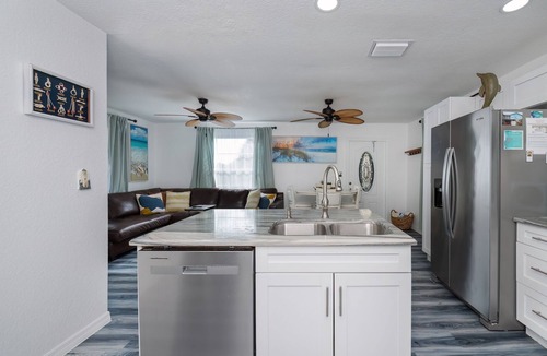 Placida Cottage | Secluded Beach House, steps to Sandy Beach on LGI with a shared dock!🏖️🎣
