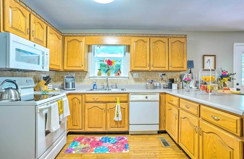 Lookout Valley Neighborhood Association House | Secluded Chattanooga Getaway w/Deck + Yard!