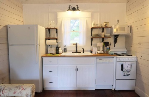 Canyon Lake Cottage | Secluded Luxury Cottage, Private Ranch Stay + Firepit - Romantic & Quiet