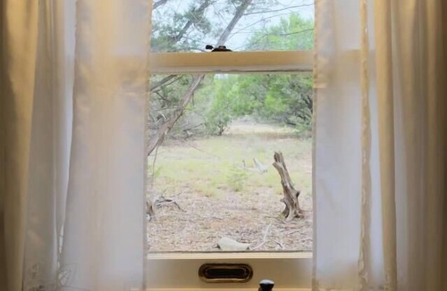 Canyon Lake Cottage | Secluded Luxury Cottage, Private Ranch Stay + Firepit - Romantic & Quiet