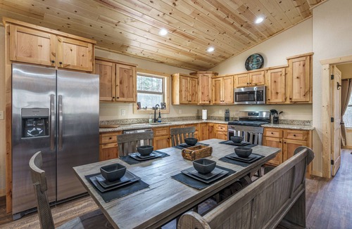 Unaka Cabin | Secluded Mountain Cabin with Hot Tub & Fire pit on 4 acres