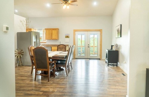 Walnut Shade House | Secluded Ranch Stay w/Views | 2BR/2BA