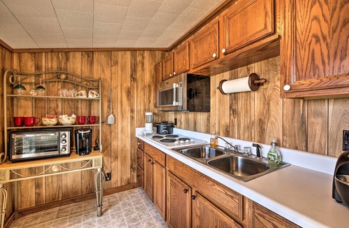 Cloudland Cabin | Secluded Ridgetop Hideaway w/Valley Views!