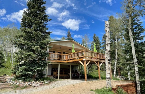 Michigan Hill Cabin | Secluded South Park Cabin - Amazing deck & views!