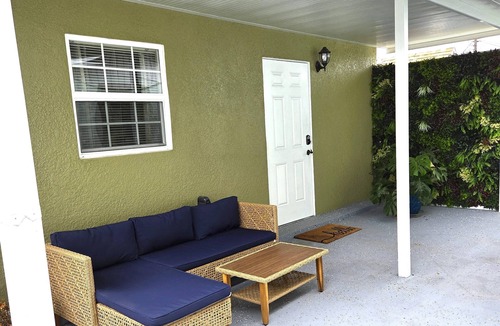 Pinecrest West Park Apartment | Serene 1-bedroom apartment in Tampa