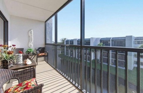 Jupiter Condo | Serene 2-bedroom condo in charming Jupiter Ocean & Racquet Club,