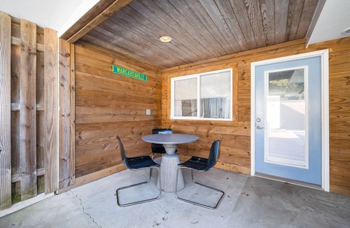 Fort Bay House | Serene 3-bedroom house with Pool and Hot Tub in highly desirable West End PCB