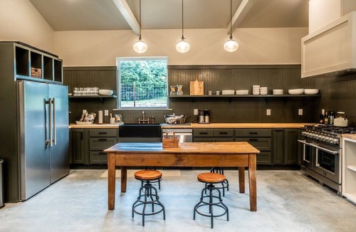 Jewett Cabin | Serene Lakefront Escape: King Bed, Ofuro Tub, Farm Views, Workspace, Patio!
