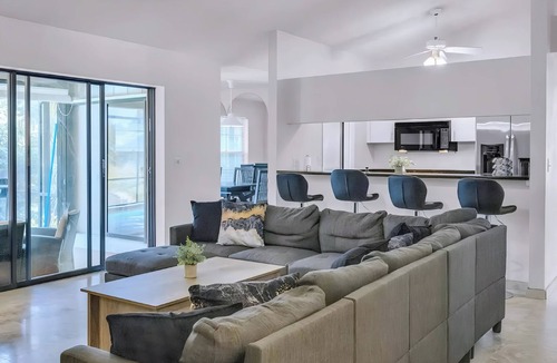 Fruitville House | Serene Lakefront Oasis with Stunning Waterfront View & Screened Pool – Sleeps 9