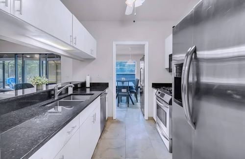 Fruitville House | Serene Lakefront Oasis with Stunning Waterfront View & Screened Pool – Sleeps 9